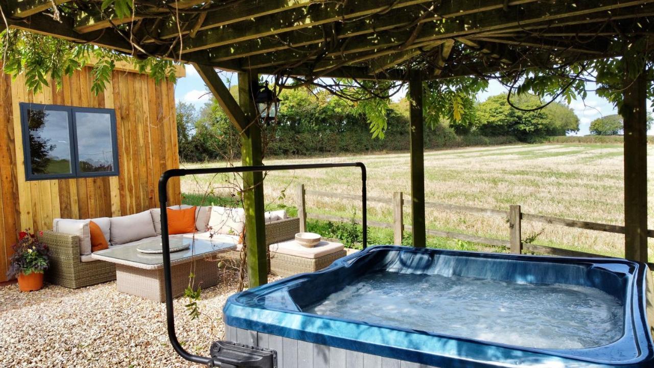 Wisteria View With Hottub & Cabin Sleeps 20 Чипенхэм Экстерьер фото